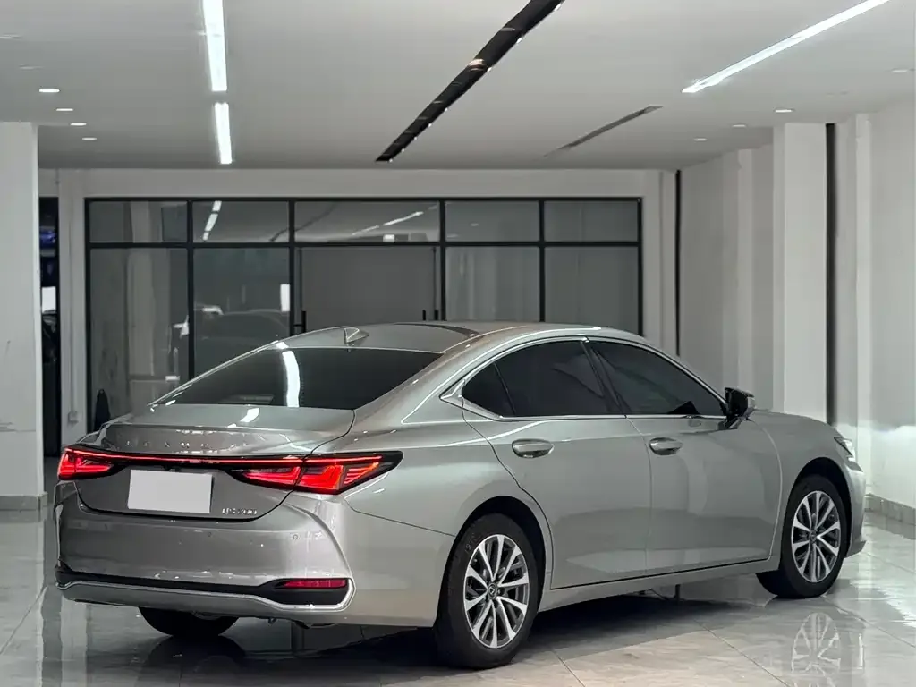 Lexus ES — фото 2