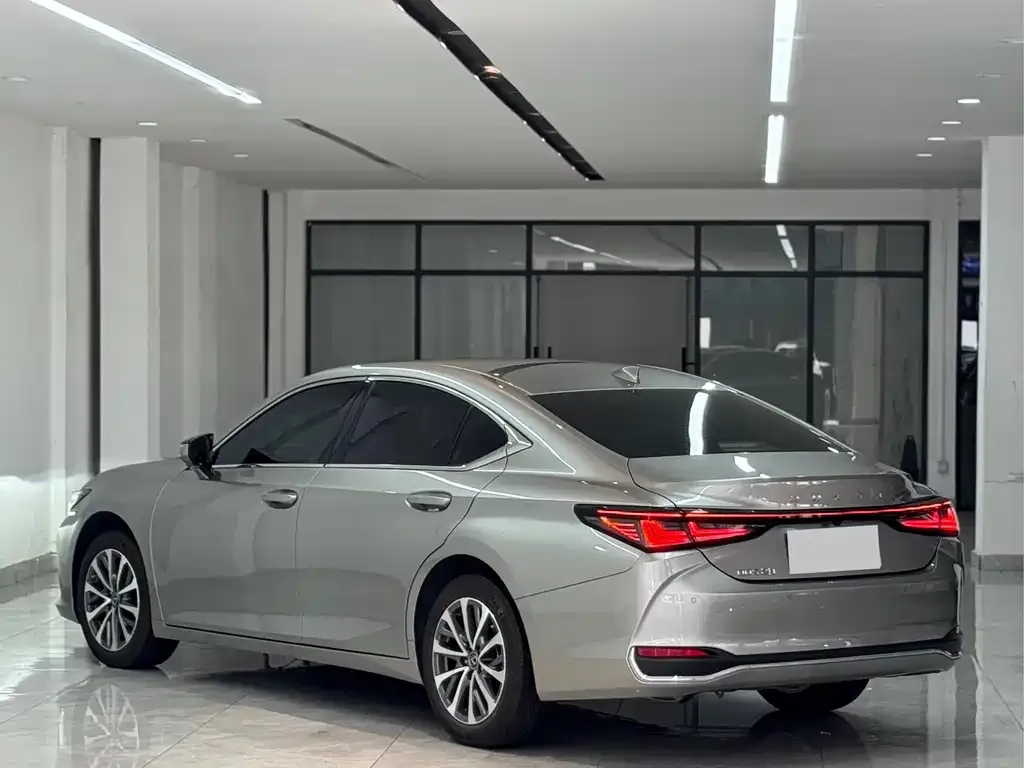 Lexus ES — фото 9