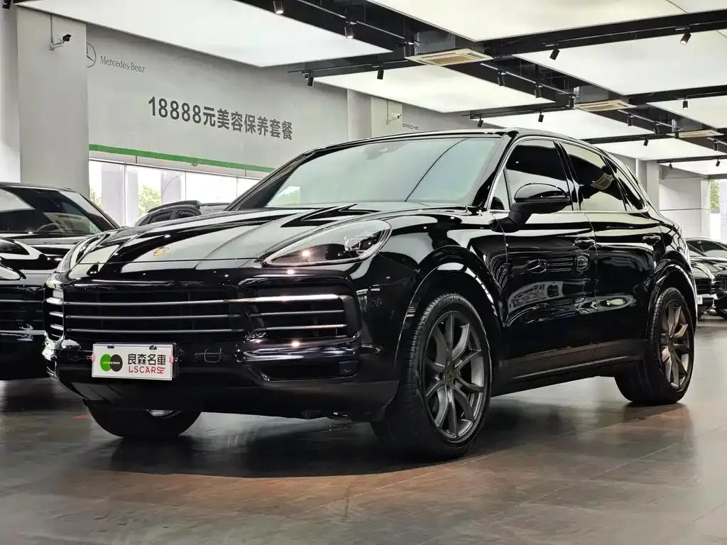 Porsche Cayenne — фото 1