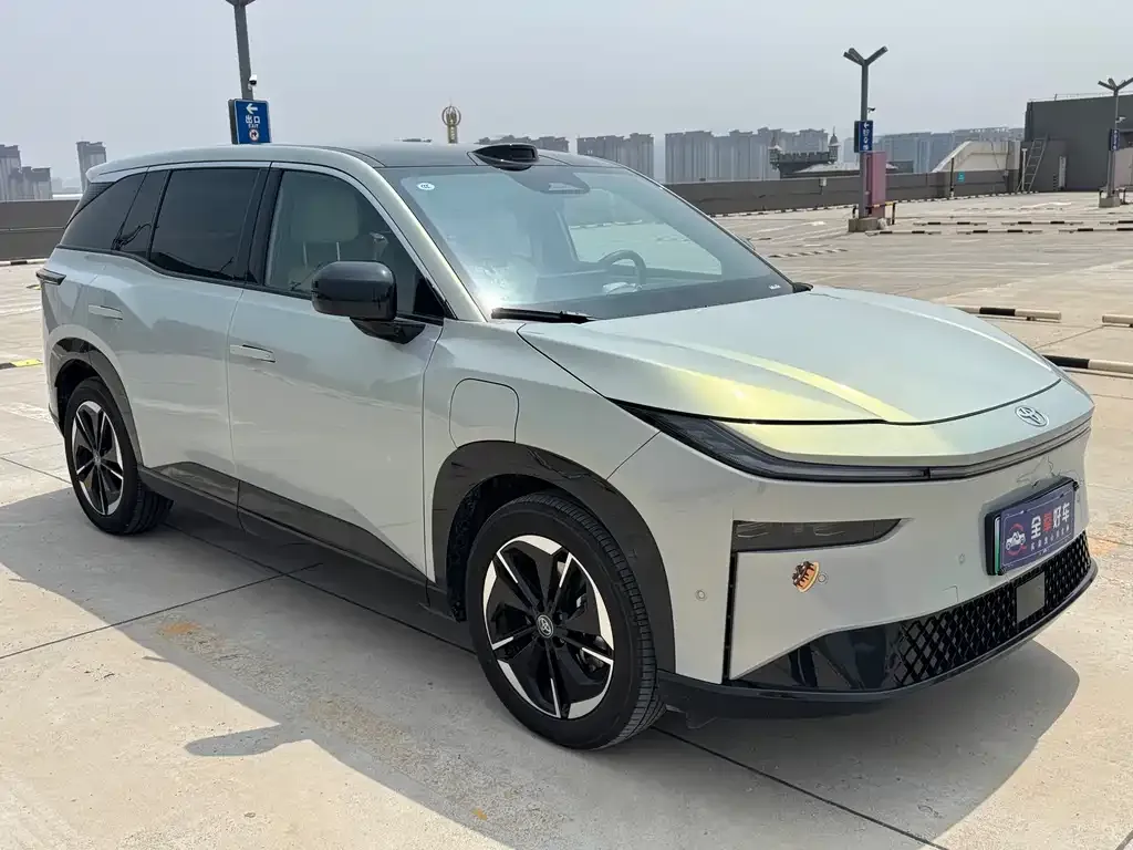 Toyota Platinum 3X 2025 из CN, фото 6