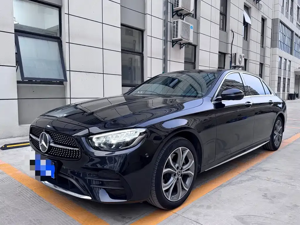 Mercedes-Benz E-Class — фото 1