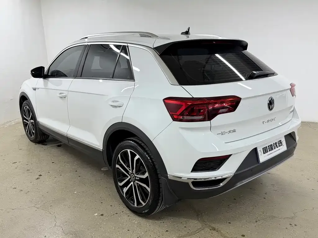 Volkswagen T-Roc — фото 8