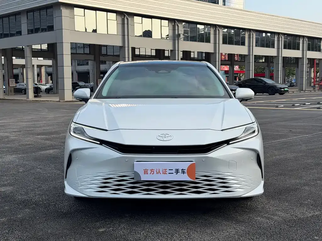 Toyota Camry — фото 8