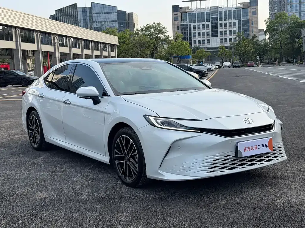 Toyota Camry — фото 10