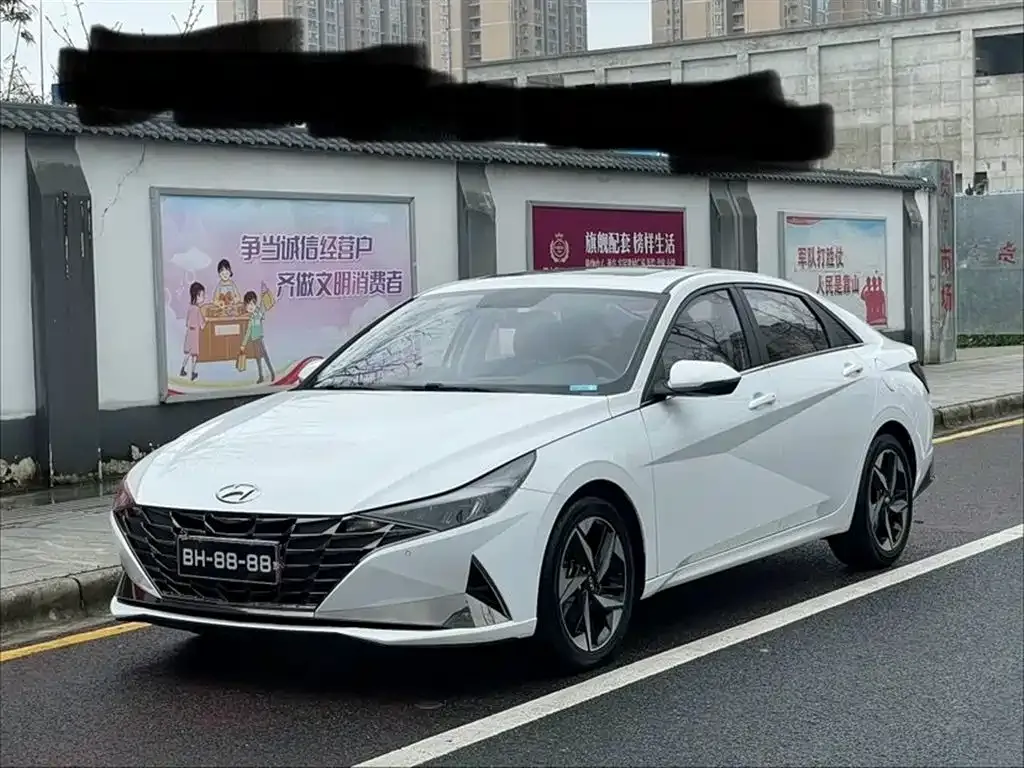 Hyundai Elantra — фото 1