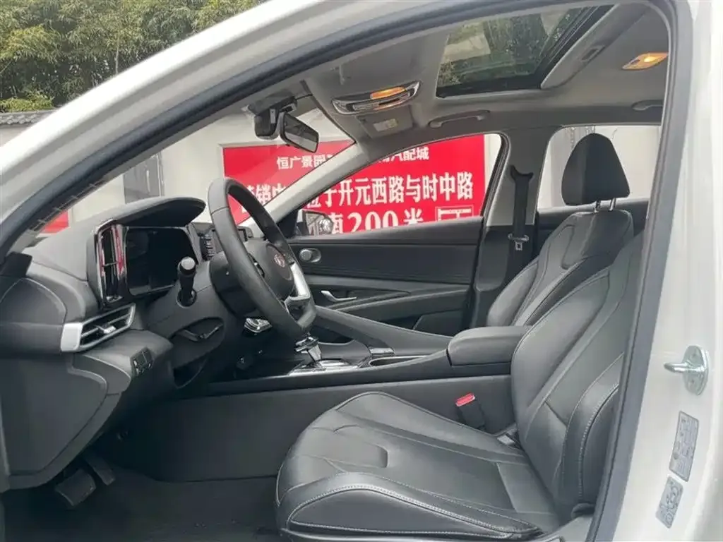 Hyundai Elantra — фото 4