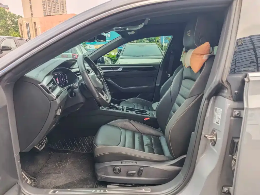 Volkswagen CC 2023 из CN, фото 10