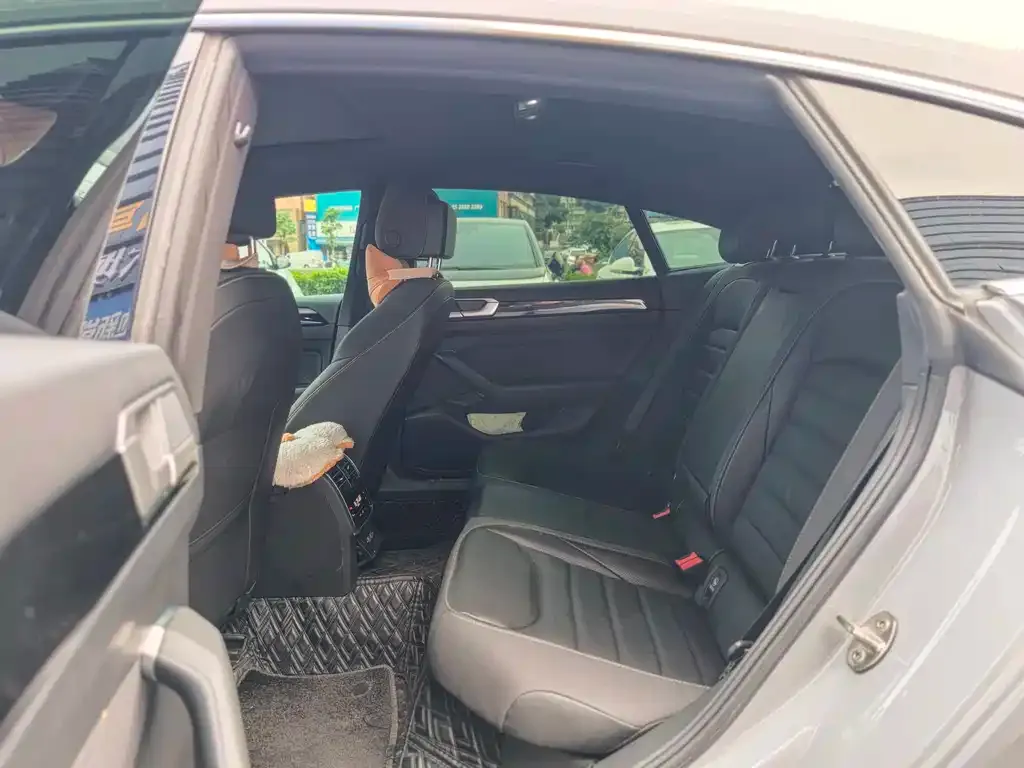 Volkswagen CC 2023 из CN, фото 2