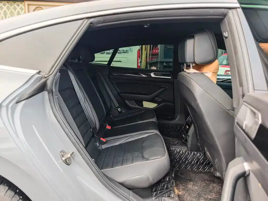 Volkswagen CC 2023 из CN, фото 9