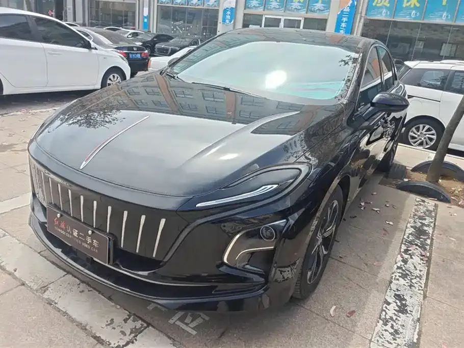 Hongqi E-QM5