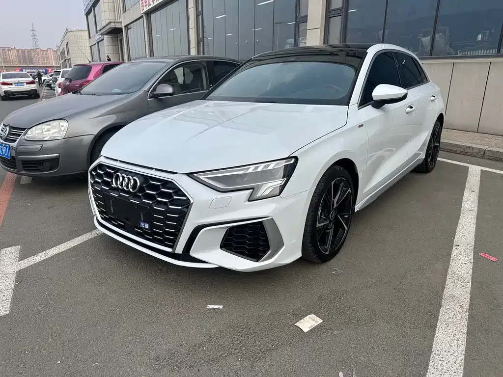 Audi A3 — фото 1