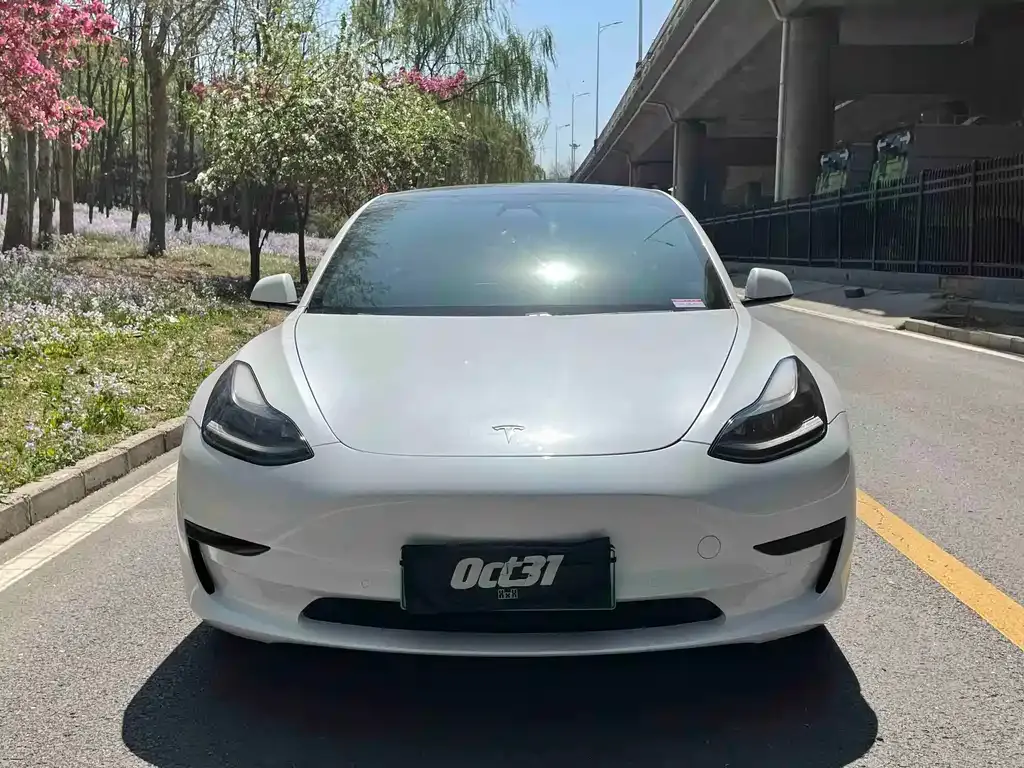 Tesla Model 3 — фото 9