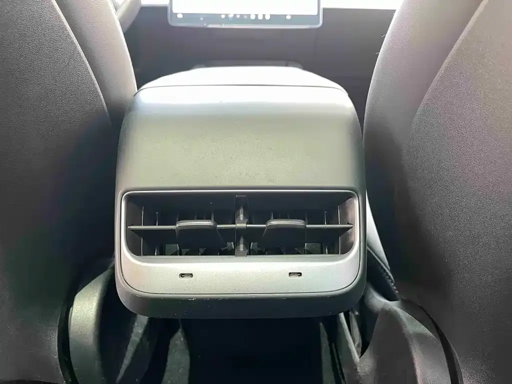Tesla Model 3 — фото 10