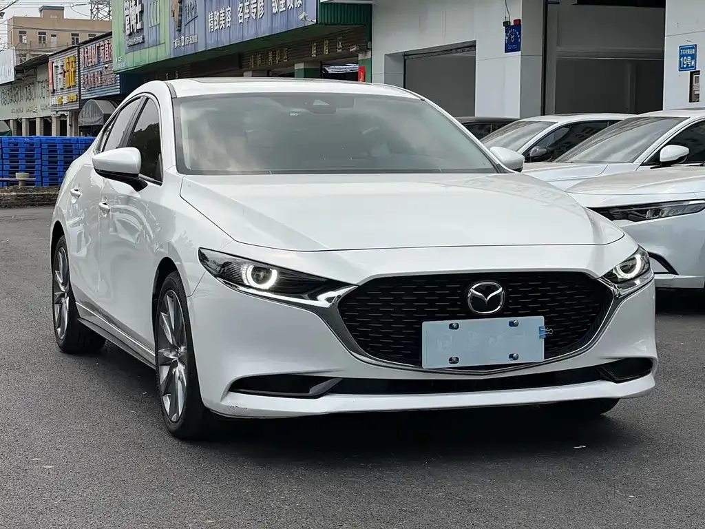 Mazda 3 Axela — фото 1