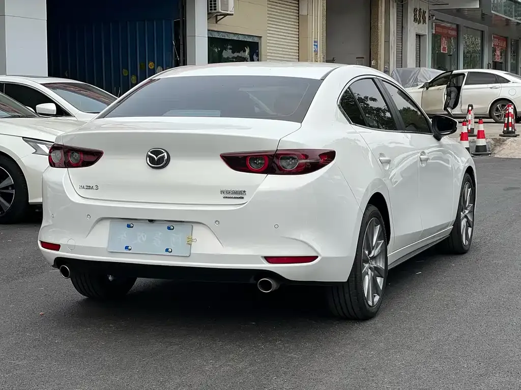 Mazda 3 Axela — фото 4