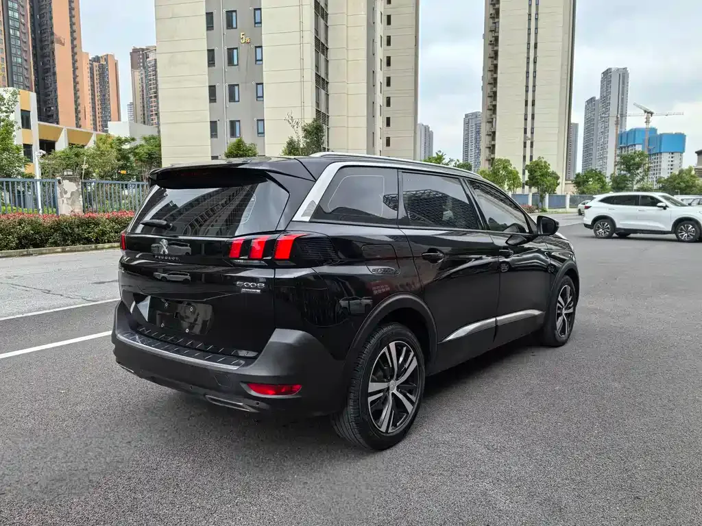 Peugeot 5008 — фото 6