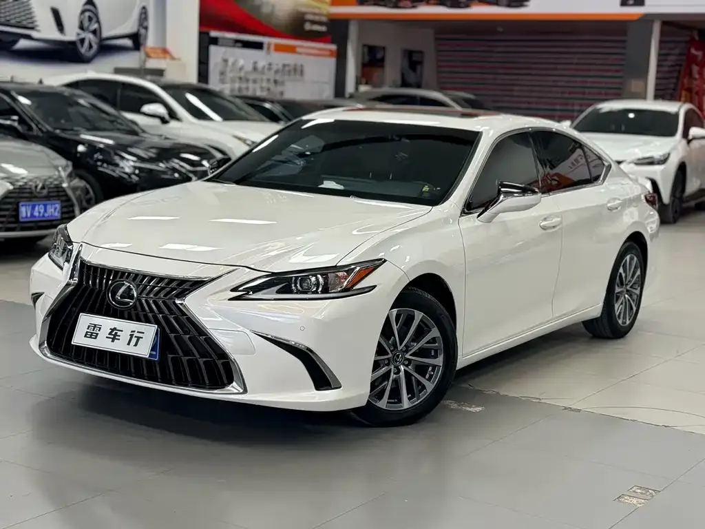 Lexus ES — фото 1