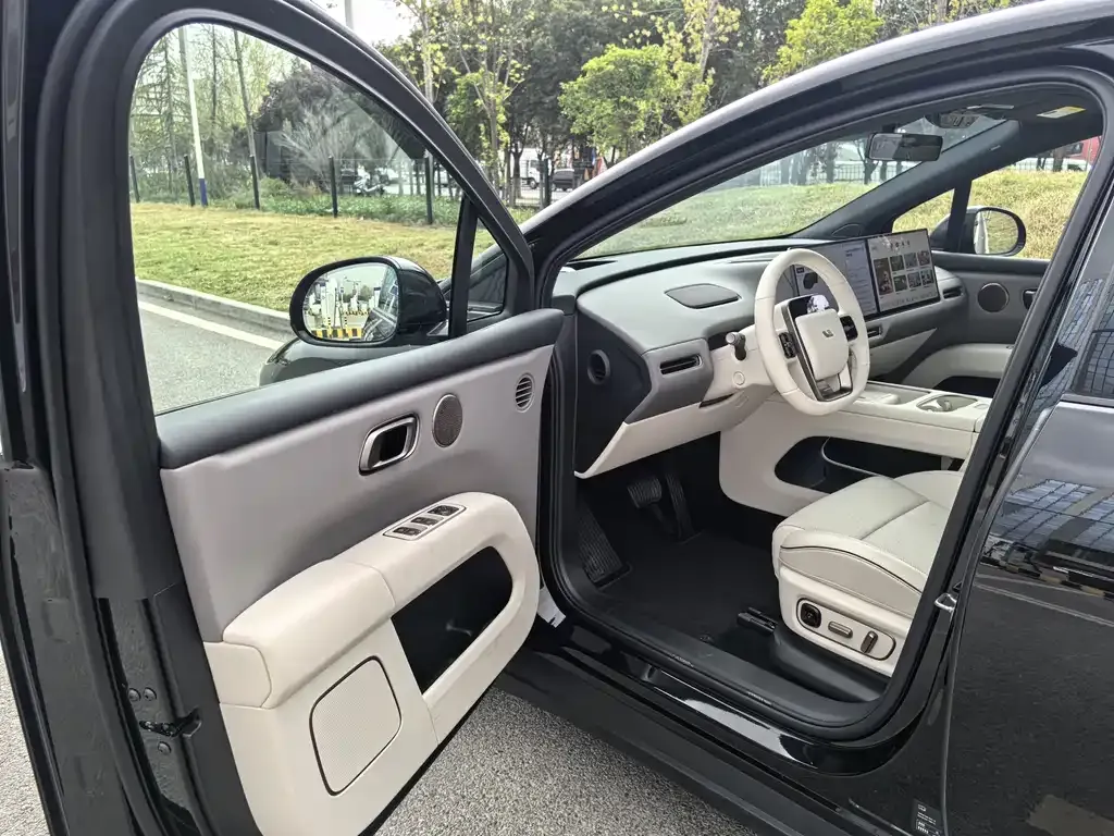 Li Auto i6 — фото 10