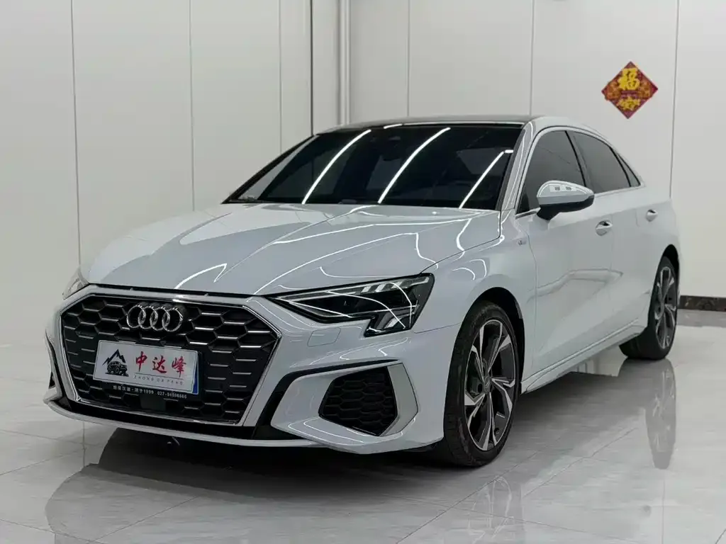 Audi A3 — фото 1