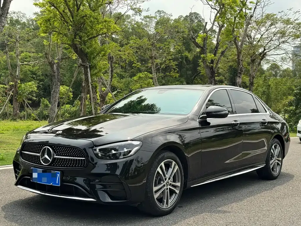 Mercedes-Benz E-Class — фото 1