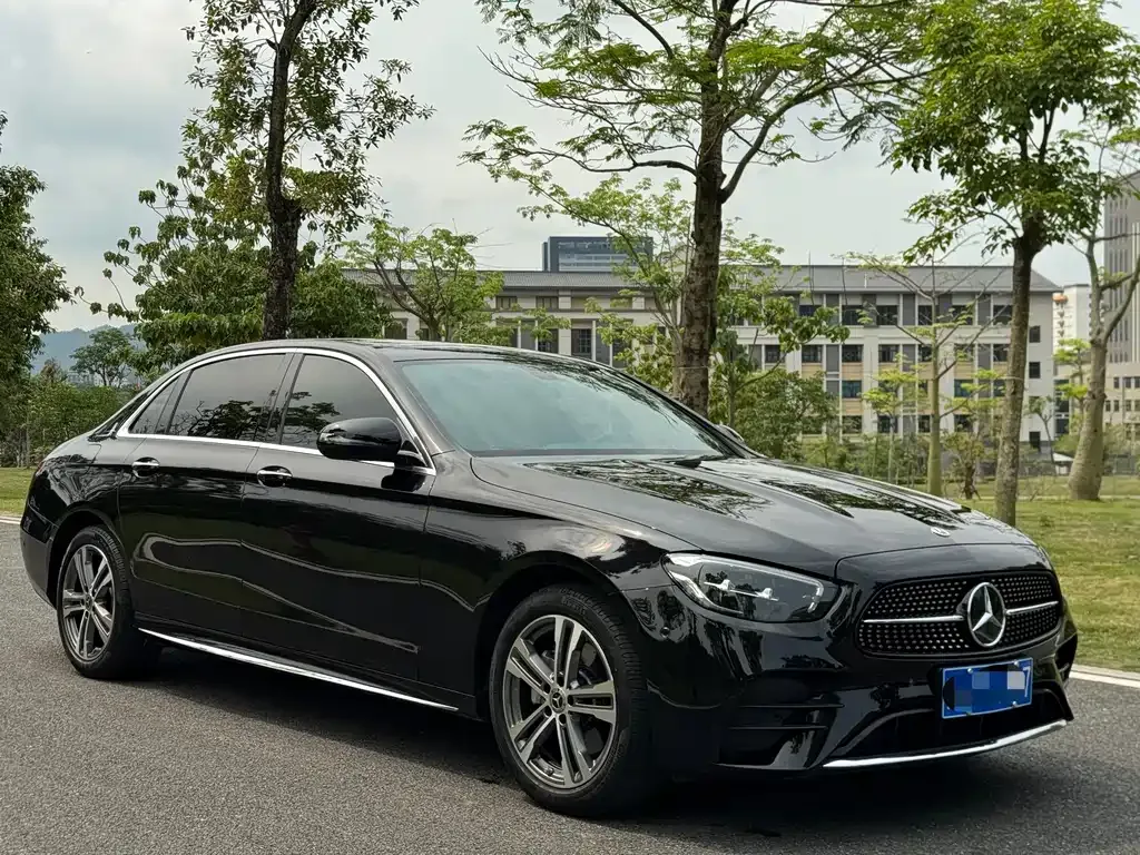 Mercedes-Benz E-Class — фото 4