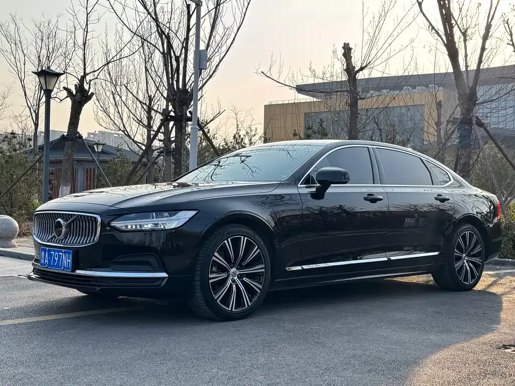 Volvo S90 — фото 1