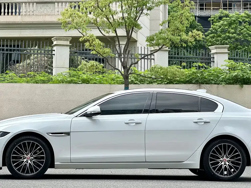 Jaguar XEL — фото 10