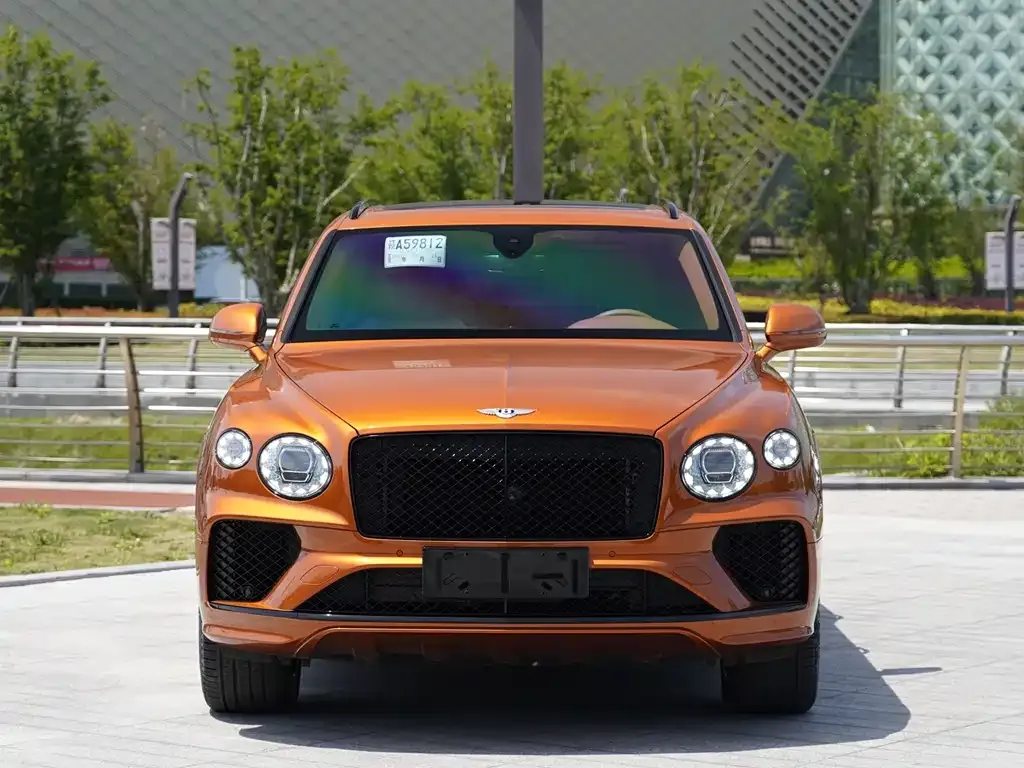 Bentley Bentayga 2023 из CN, фото 2