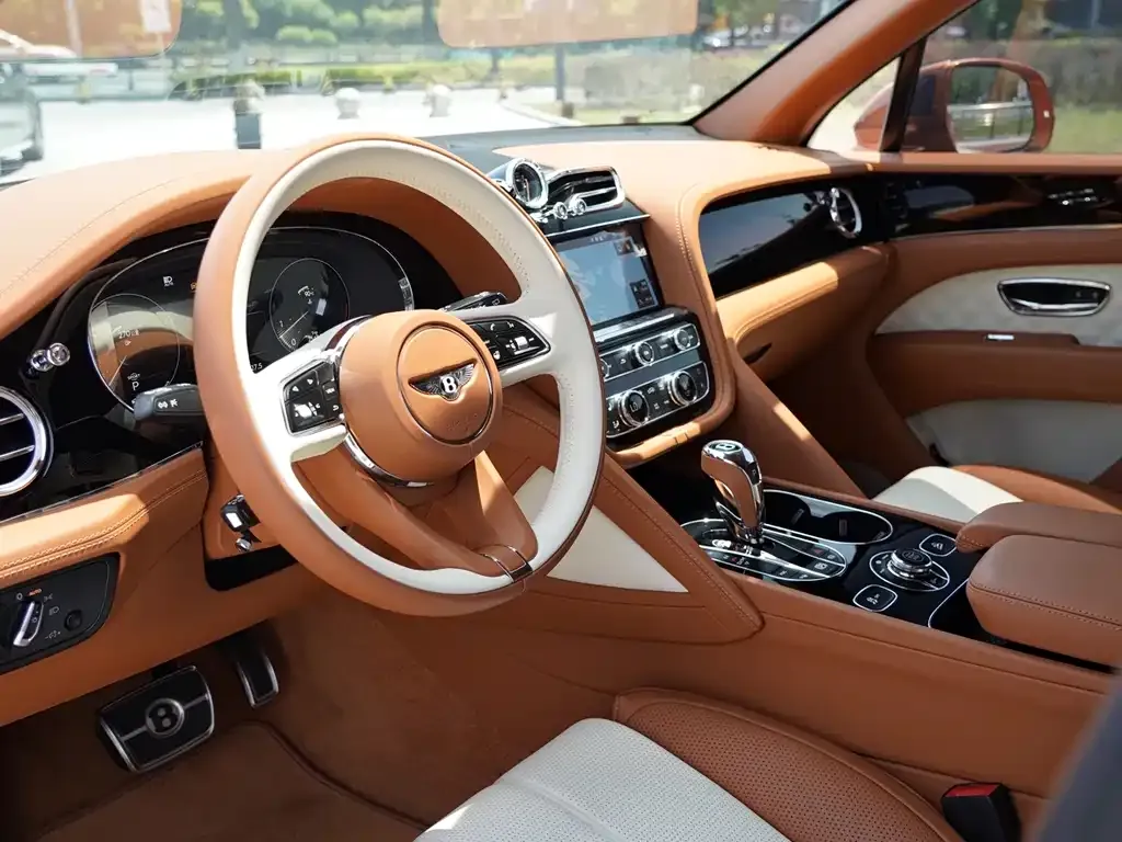 Bentley Bentayga 2023 из CN, фото 5