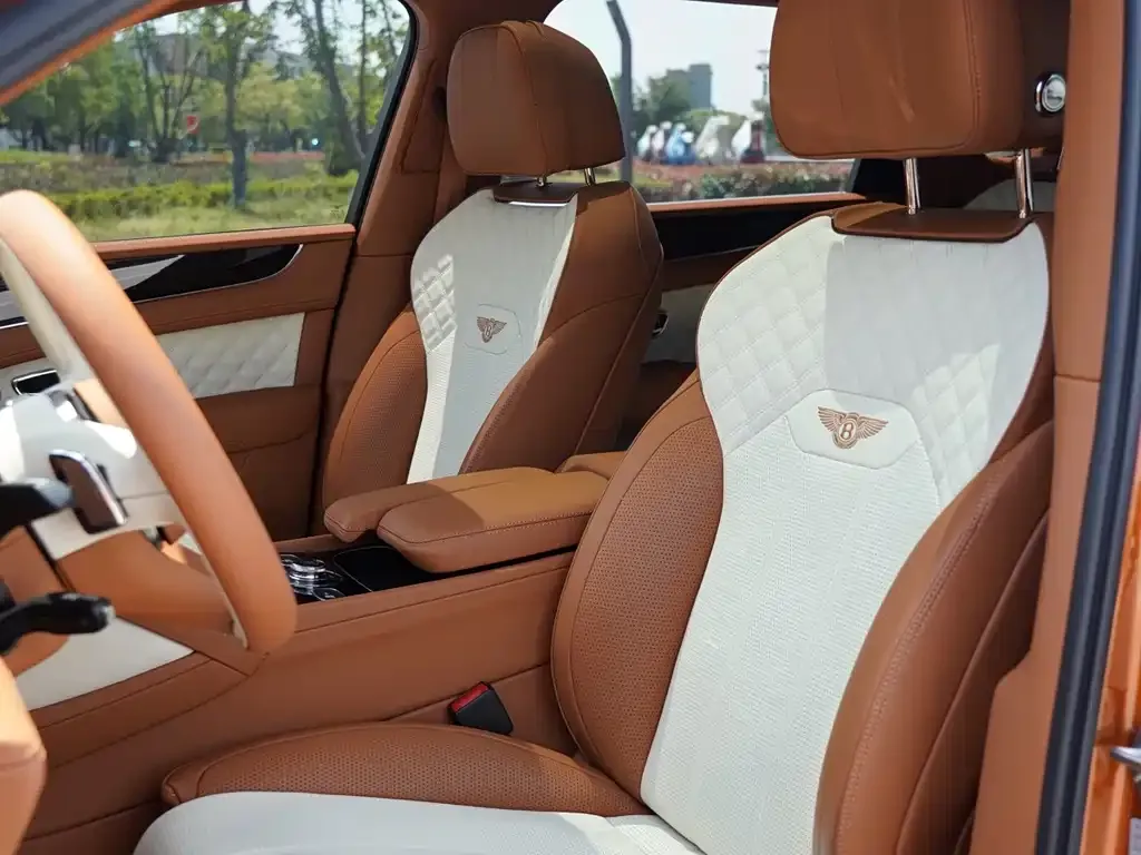 Bentley Bentayga 2023 из CN, фото 7
