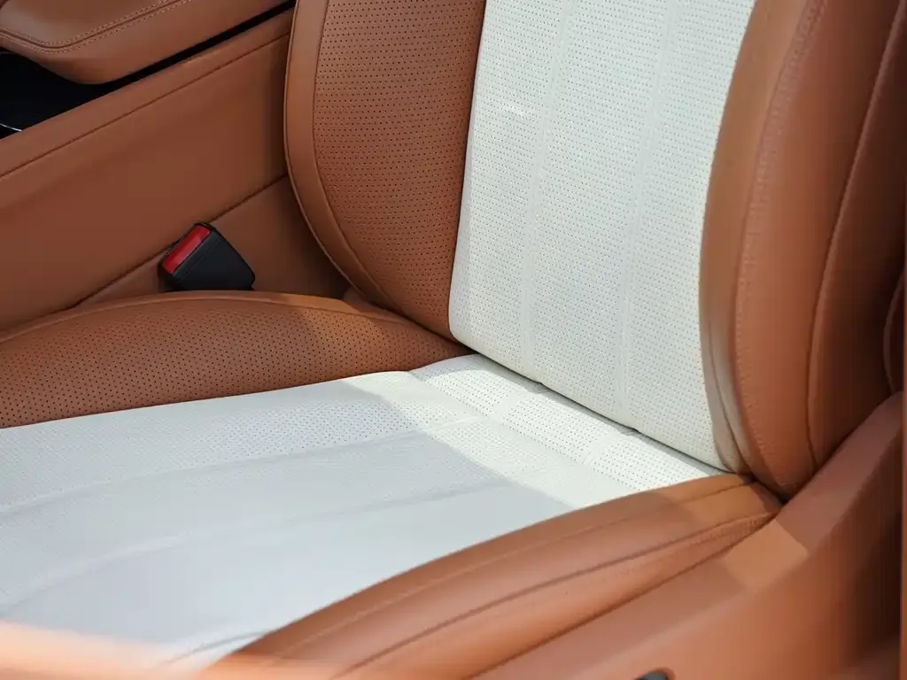 Bentley Bentayga 2023 из CN, фото 6