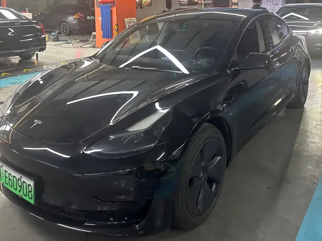 Tesla Model 3 — фото 1