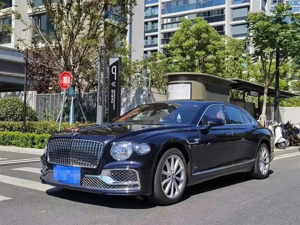 Bentley Flying Spur — фото 1