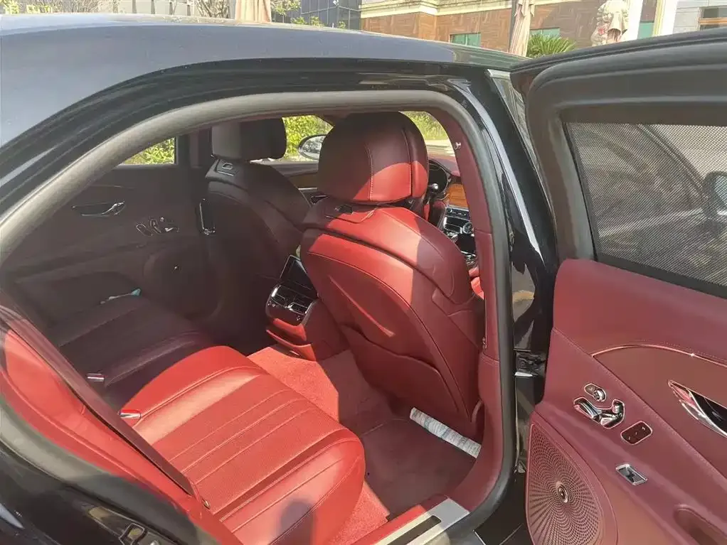 Bentley Flying Spur — фото 3