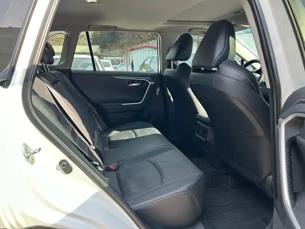 Toyota Wildlander 2022 из CN, фото 8
