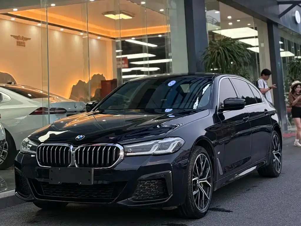 BMW 5 Series — фото 1