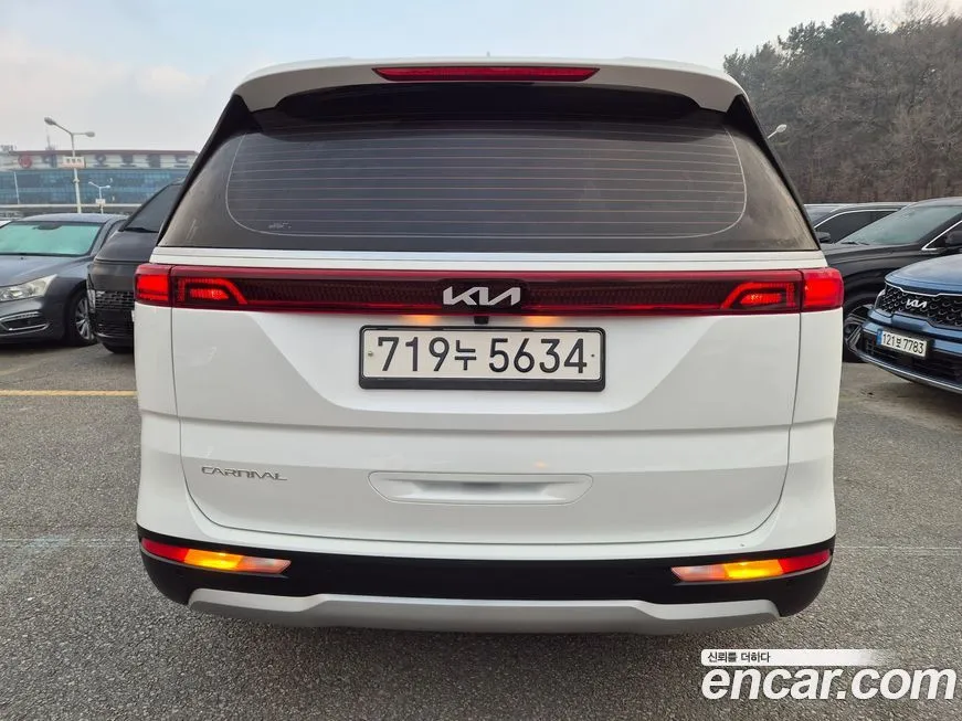 Kia Carnival — фото 9