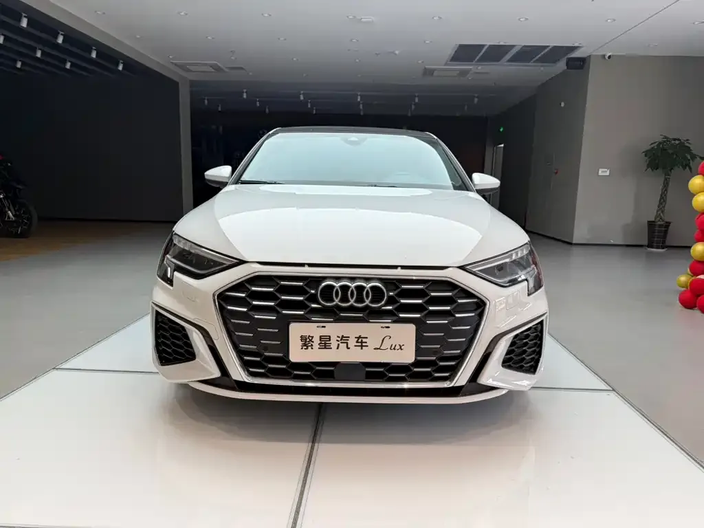 Audi A3 — фото 1