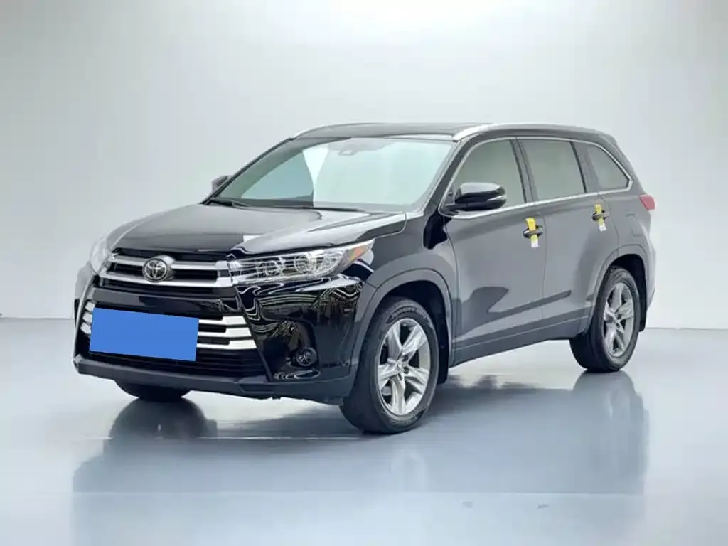 Toyota Highlander — фото 1