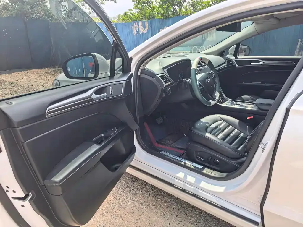Ford Mondeo 2021 из CN, фото 2