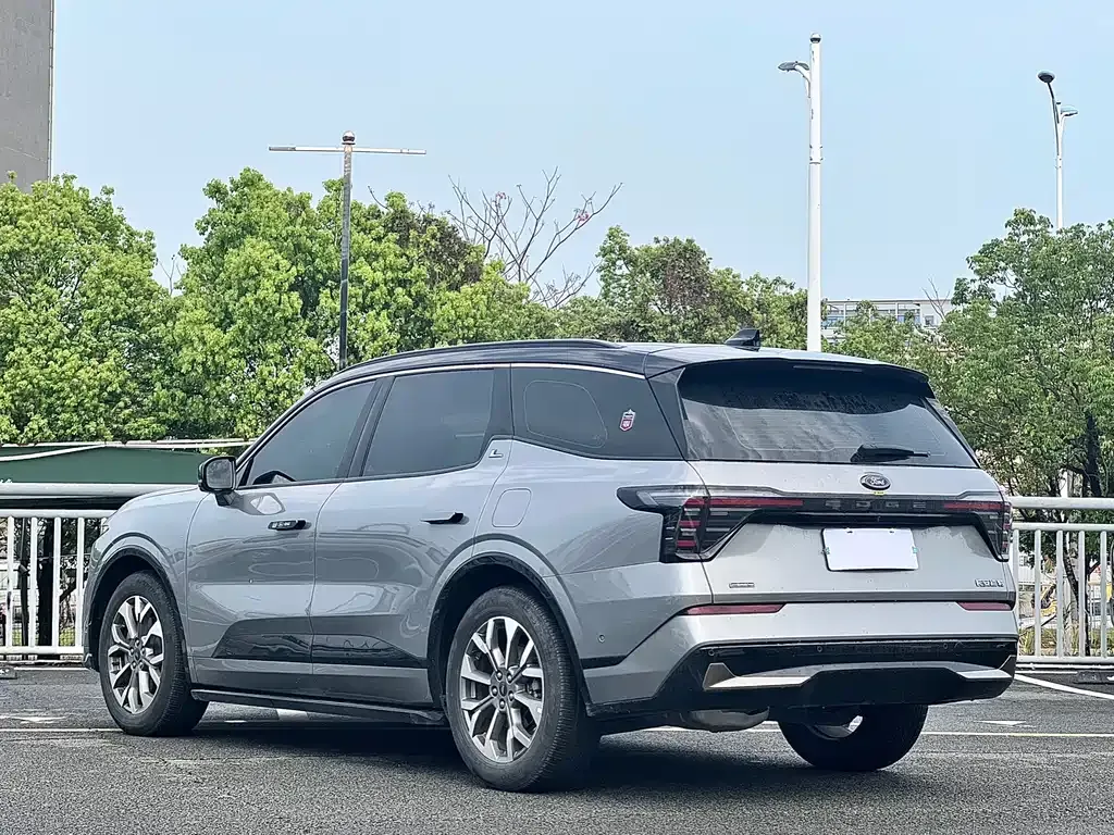 Ford Edge — фото 10