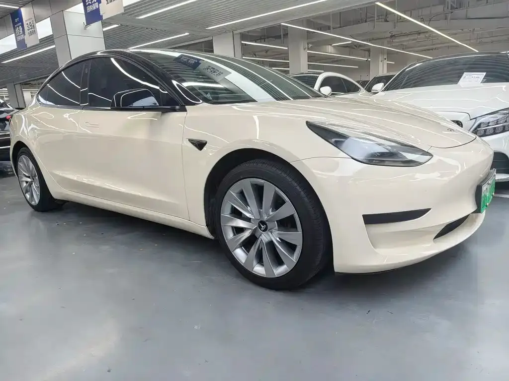 Tesla Model 3 — фото 9
