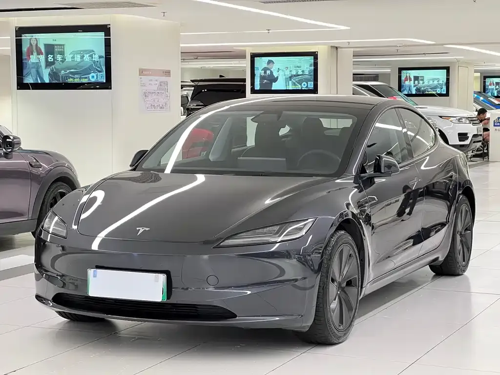 Tesla Model 3 — фото 1