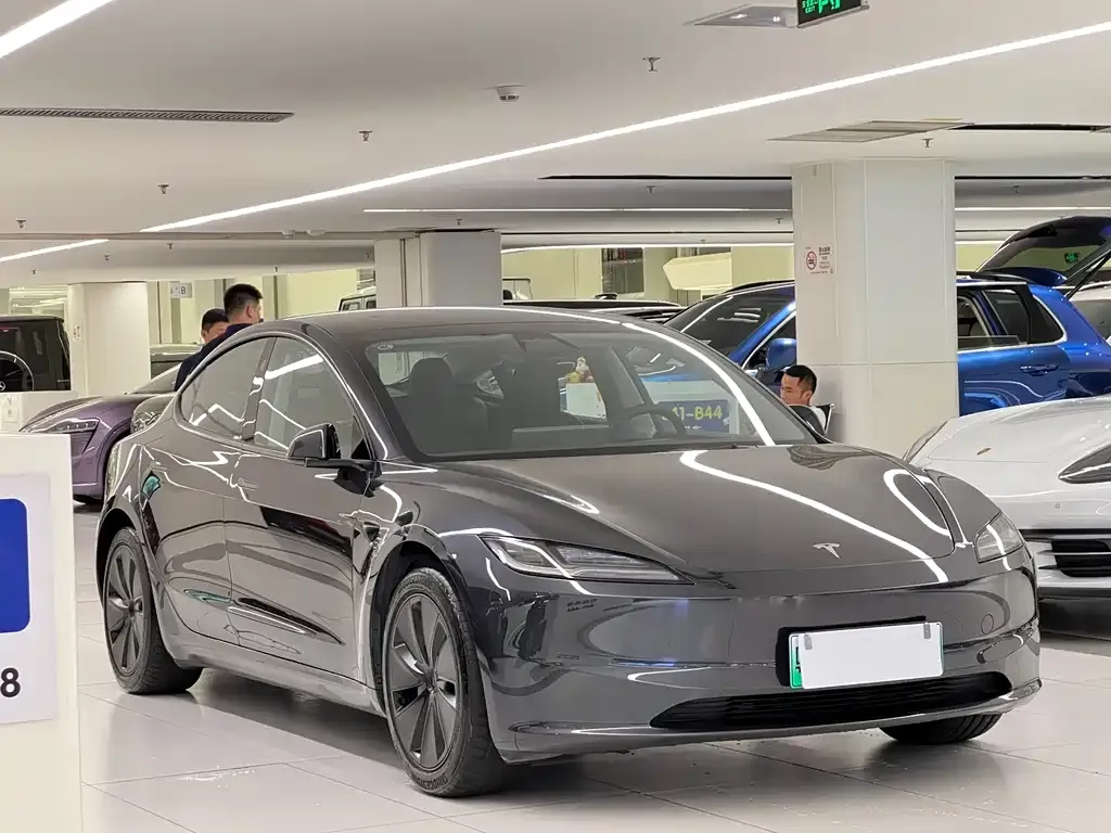 Tesla Model 3 — фото 10