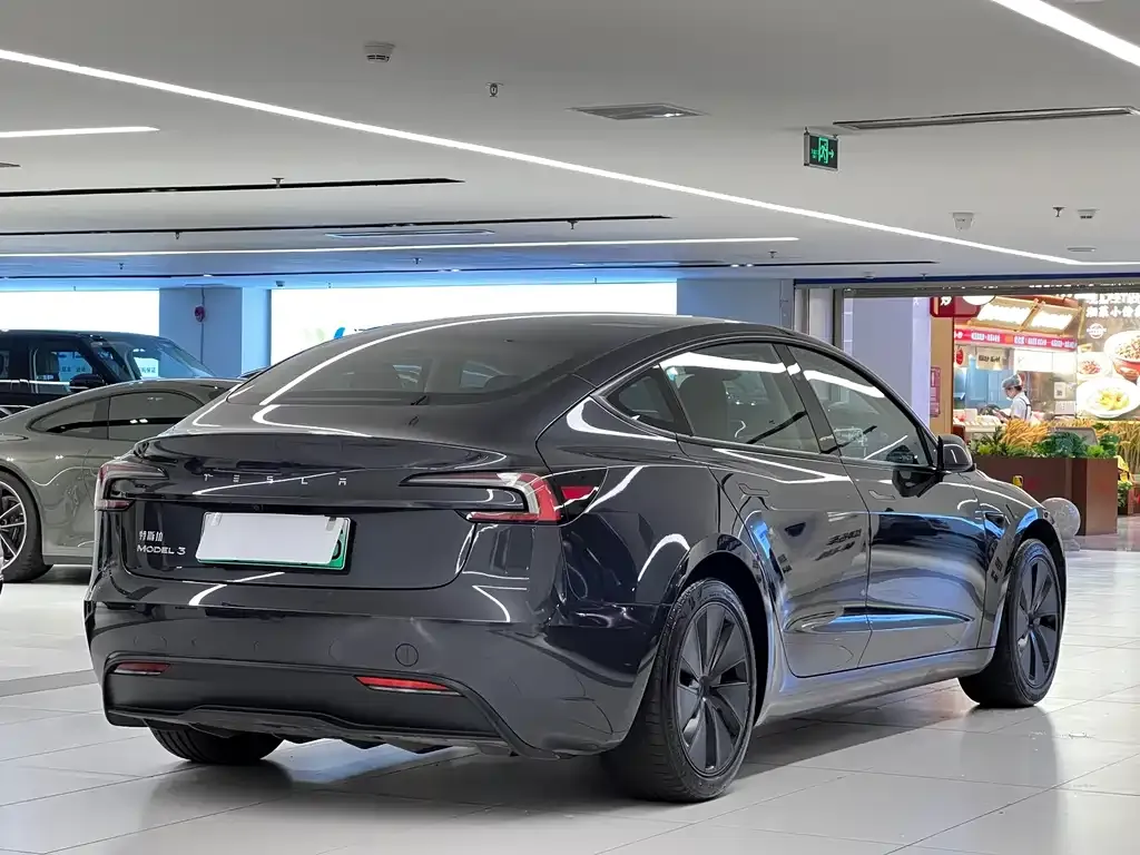 Tesla Model 3 — фото 3