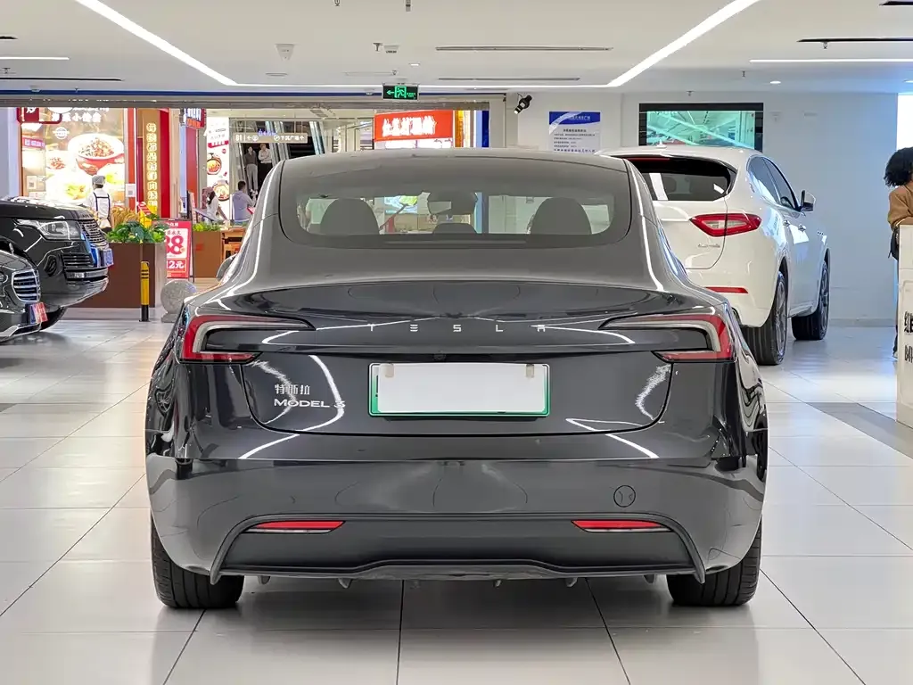 Tesla Model 3 — фото 9
