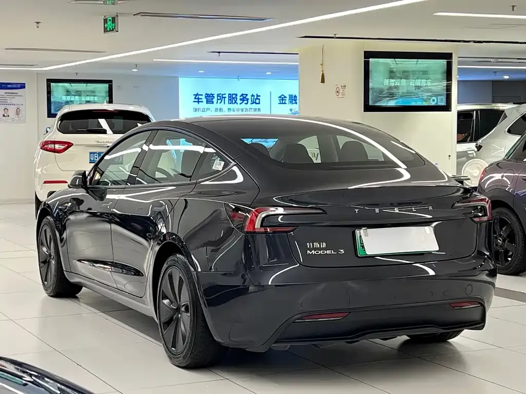 Tesla Model 3 — фото 4