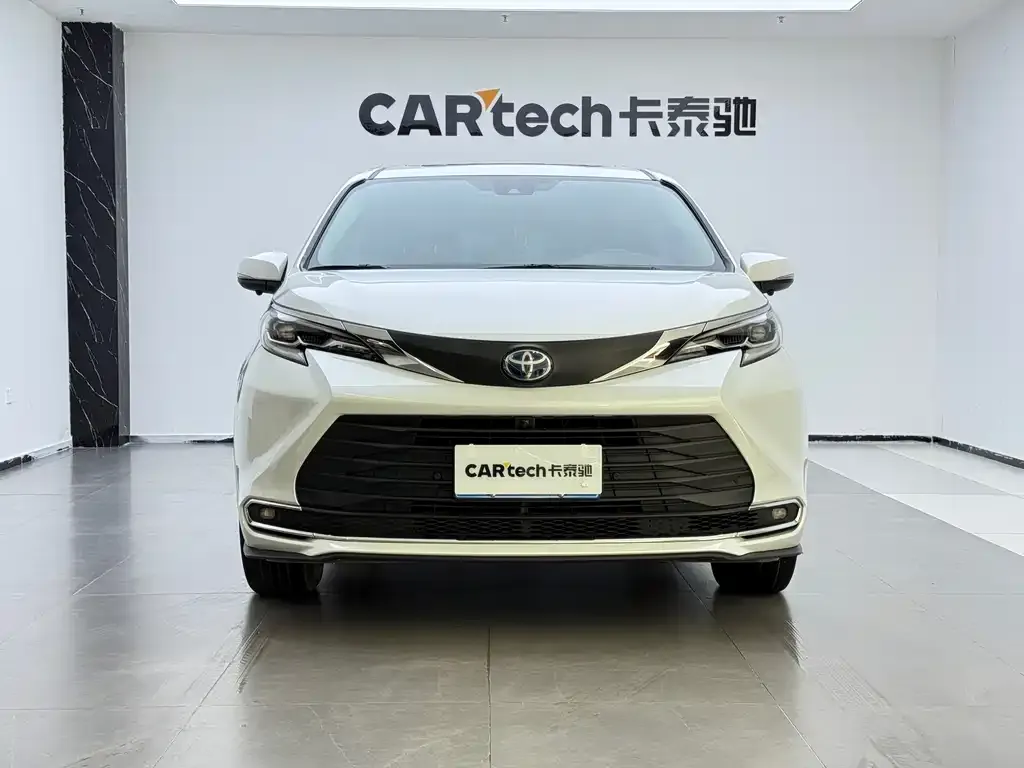 Toyota Sienna 2024 из CN, фото 2