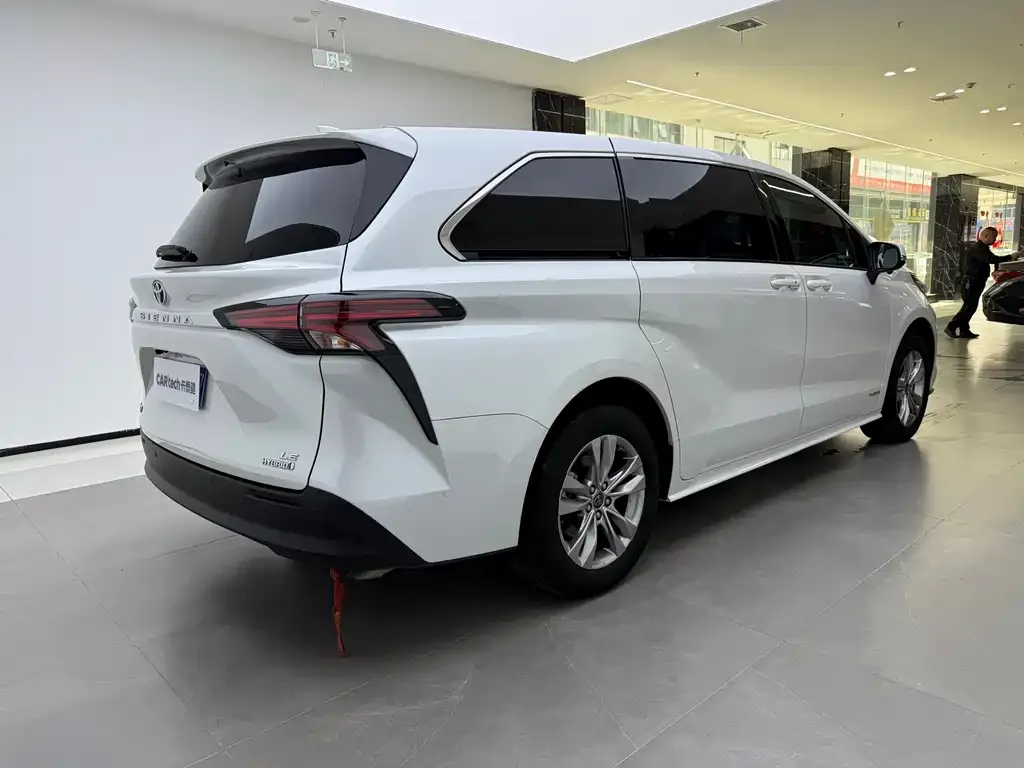 Toyota Sienna 2024 из CN, фото 3