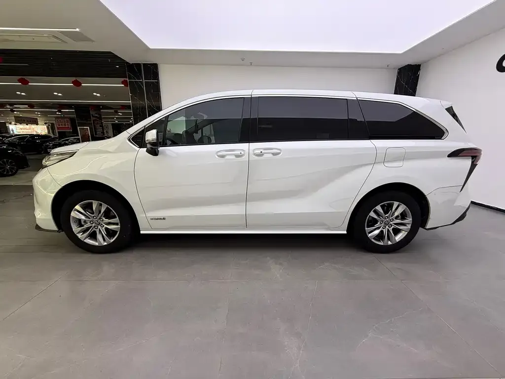 Toyota Sienna 2024 из CN, фото 5